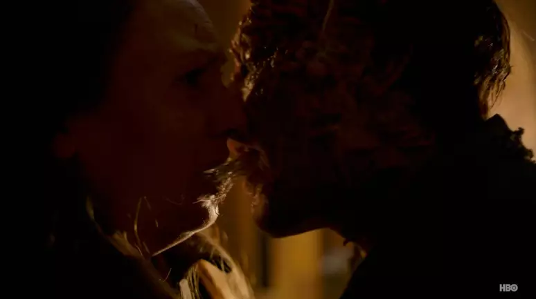 Beijo da morte em Tess na série The Last of Us - legadoplus