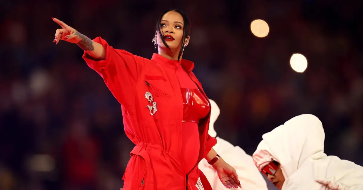 Assista a apresentação de Rihanna no Super Bowl 2023!