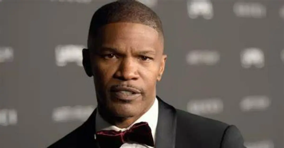 Após semanas internado, ator Jamie Foxx recebe alta e volta para casa