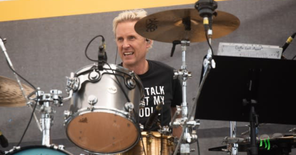 Foo Fighters anuncia Josh Freese como novo baterista da banda!